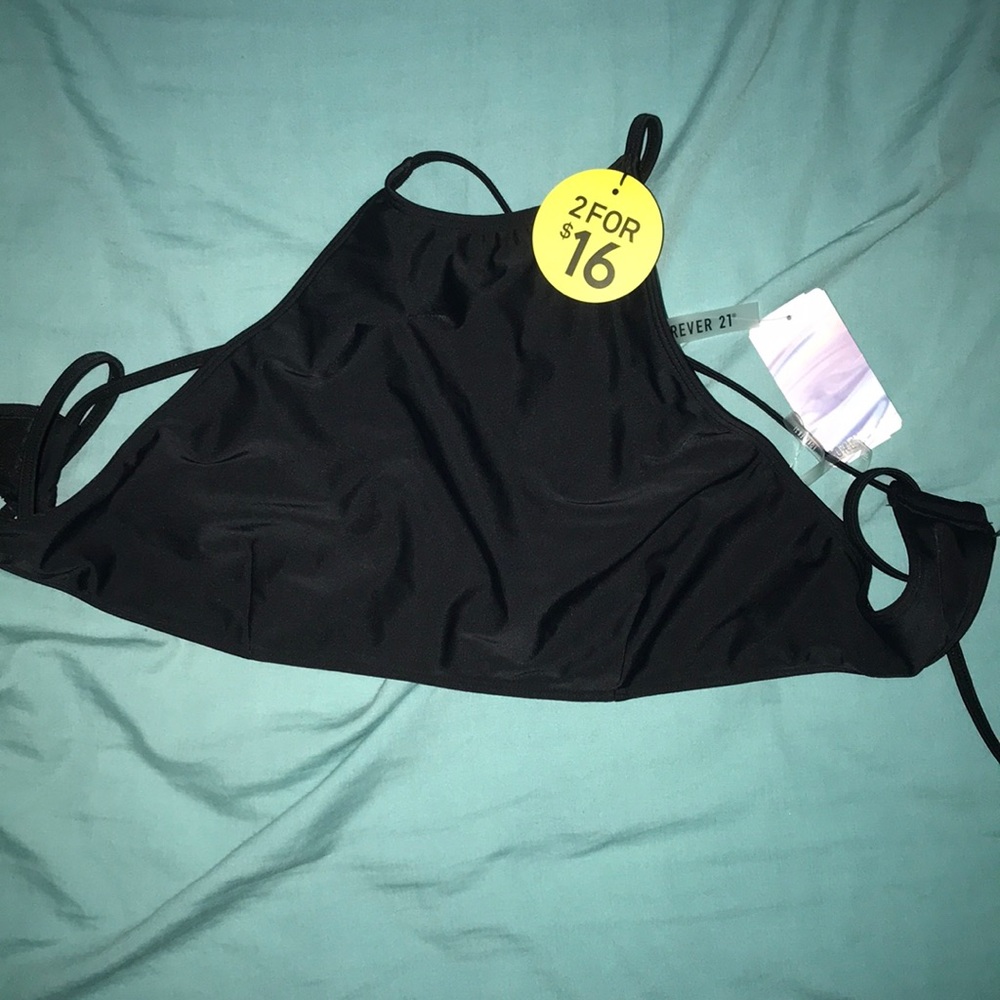 ✨Black halter bikini top✨